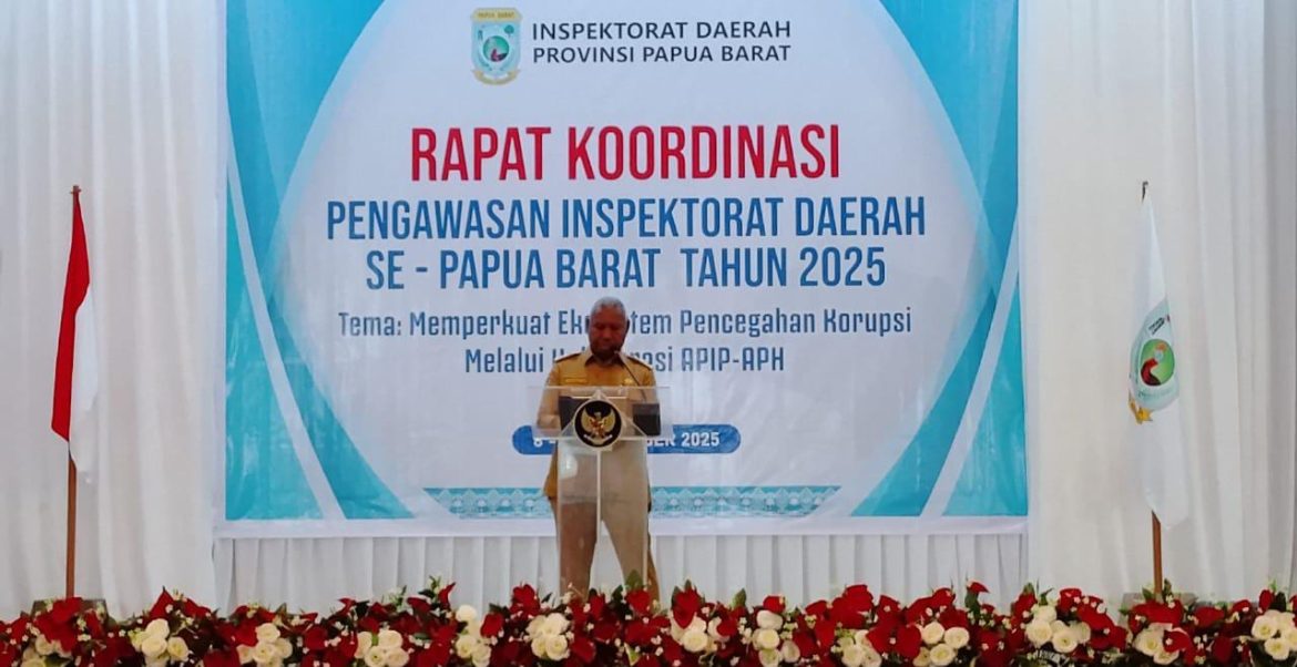 Gubernur Papua Barat, Drs Dominggus Mandacan saat membuka Rakorwasda Tahun 2025
